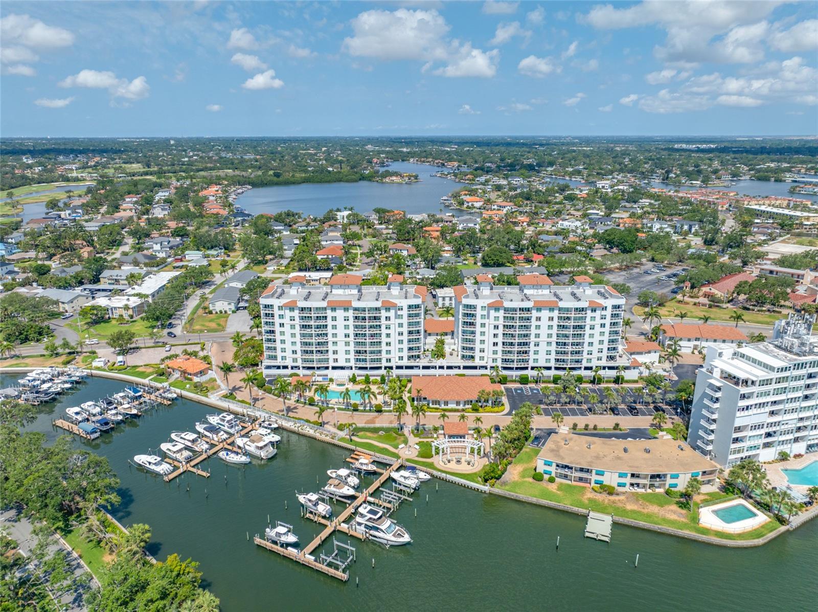 Listing photo id 54 for 1325 Snell Isle Boulevard Ne 810