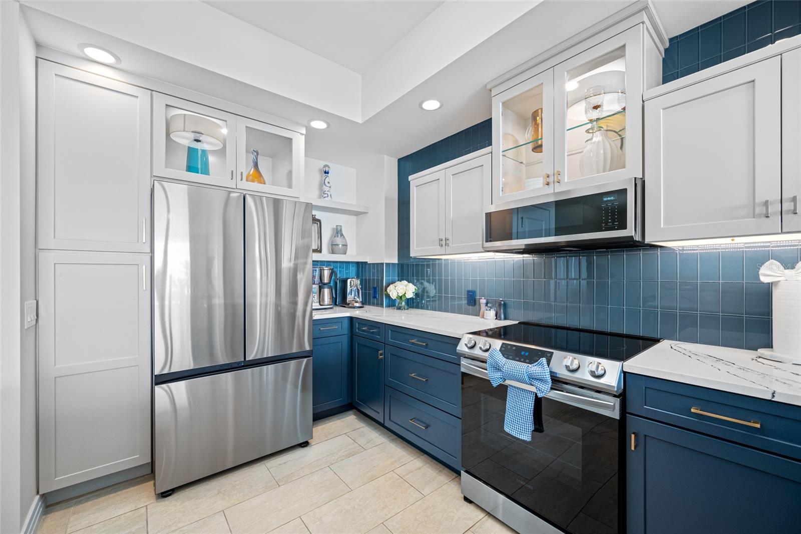 Listing photo id 5 for 1325 Snell Isle Boulevard Ne 810