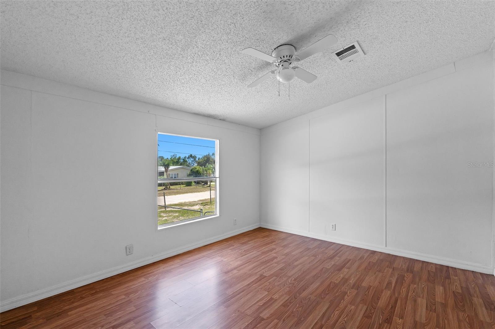 Image 6 of 23 For 10431 127th Lane