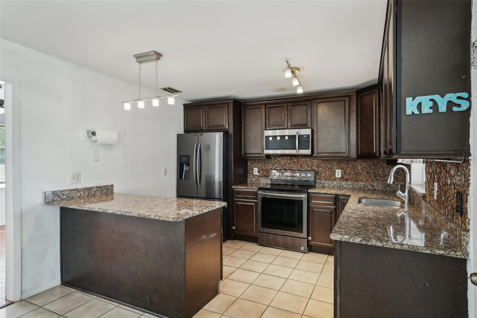 Image 14 of 70 For 503 Holt Circle