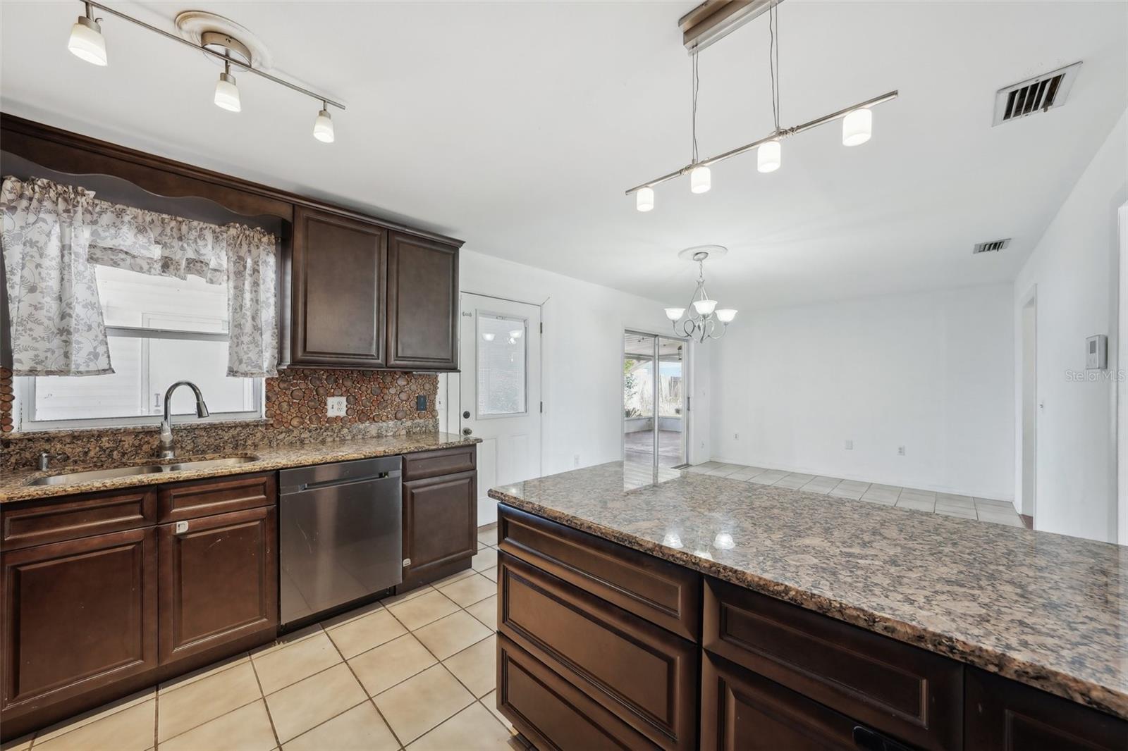 Image 19 of 70 For 503 Holt Circle