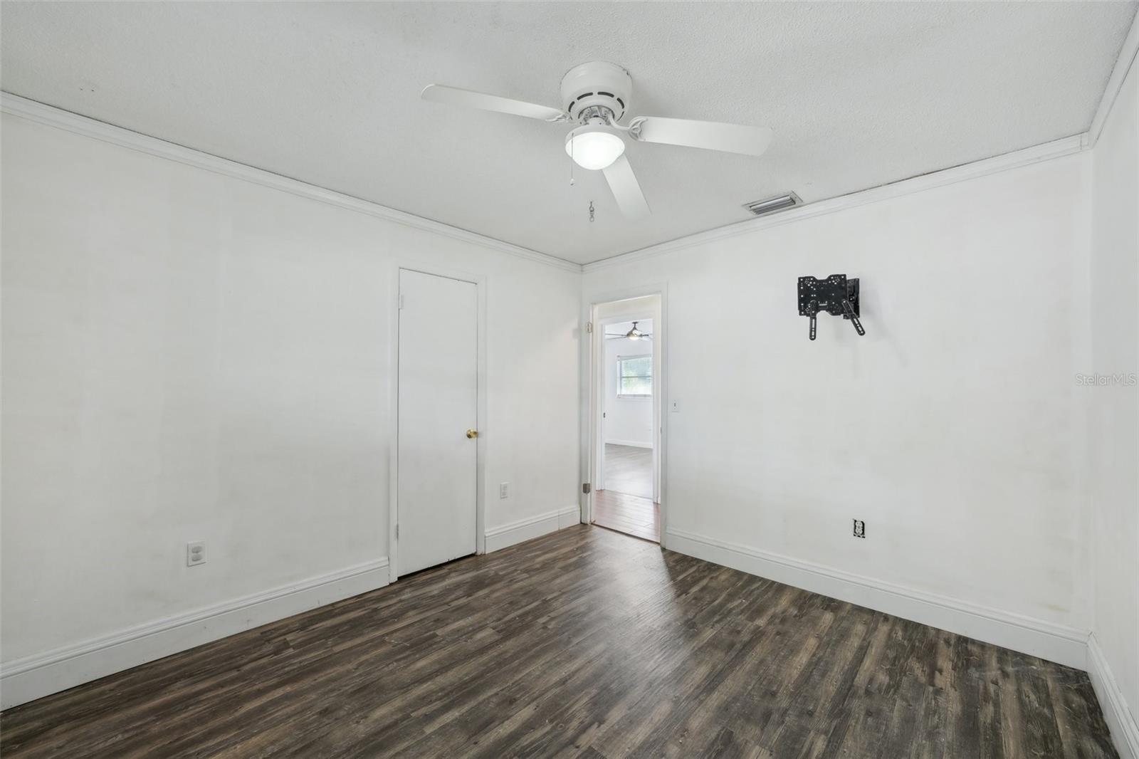 Image 29 of 70 For 503 Holt Circle