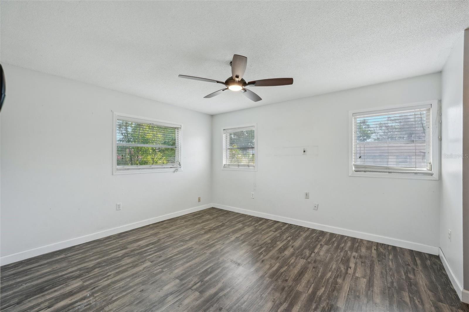 Image 33 of 70 For 503 Holt Circle