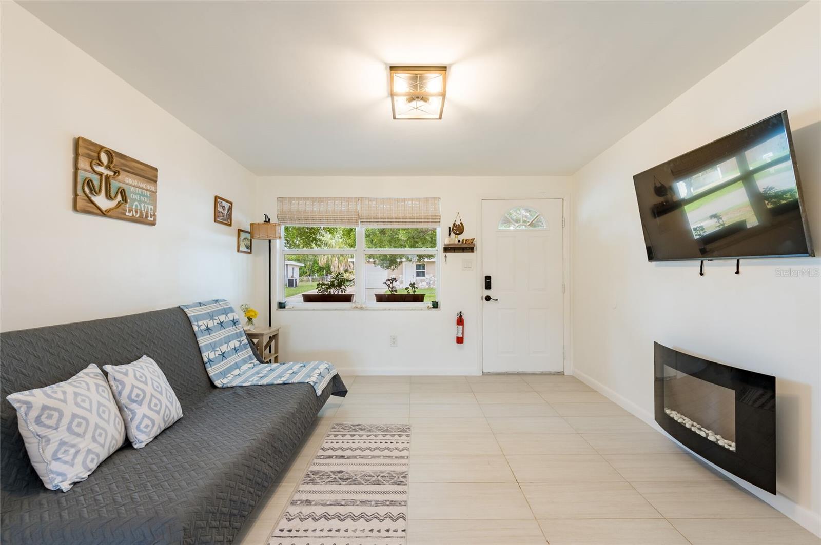 Image 4 of 27 For 11104 Taft Drive