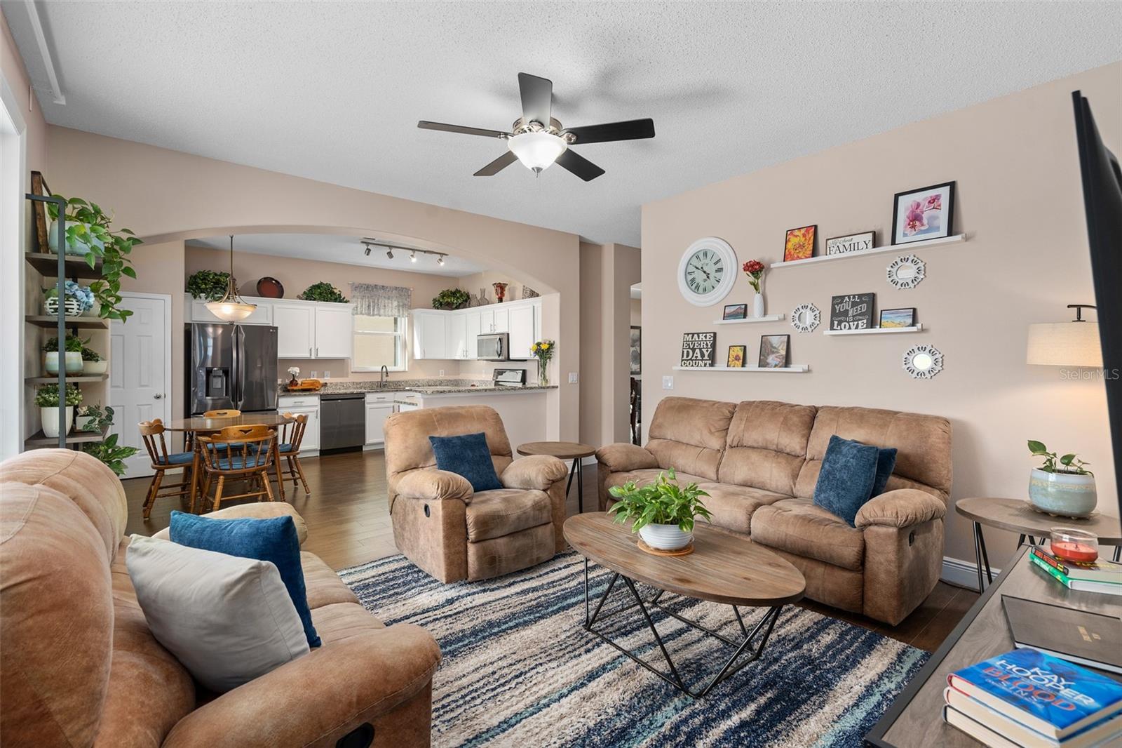 Image 16 of 32 For 460 Tess Court