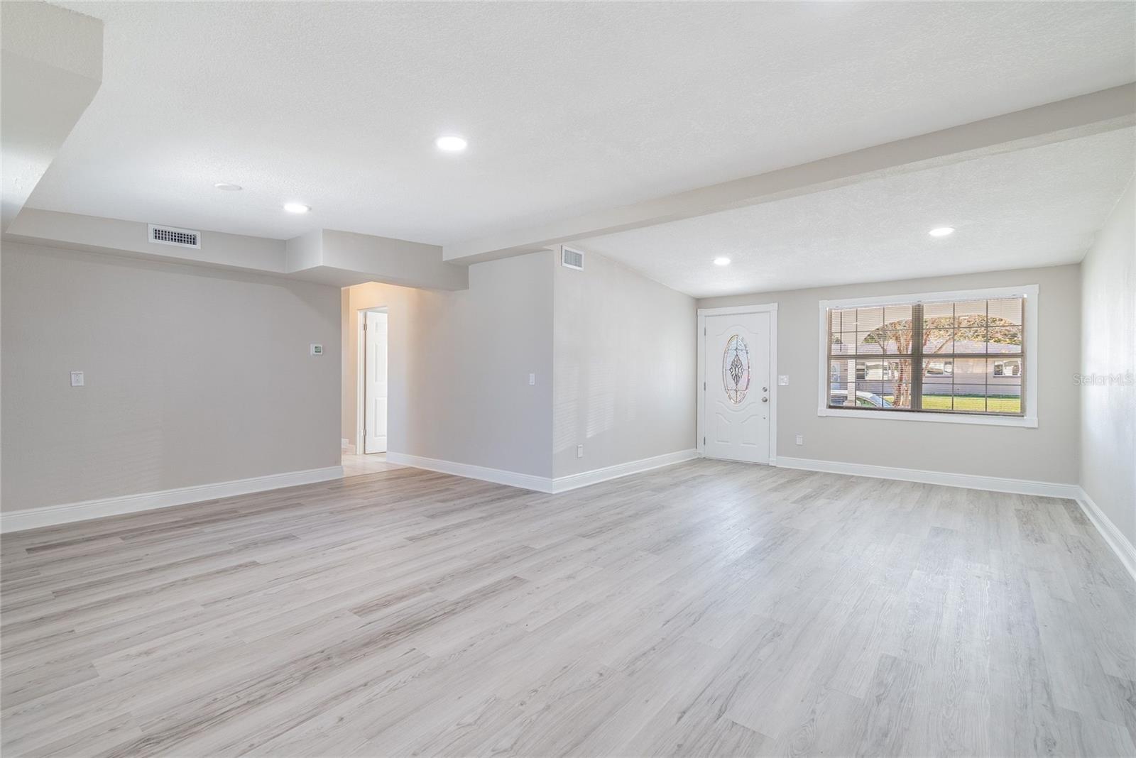 Image 10 of 40 For 2285 Victory Avenue