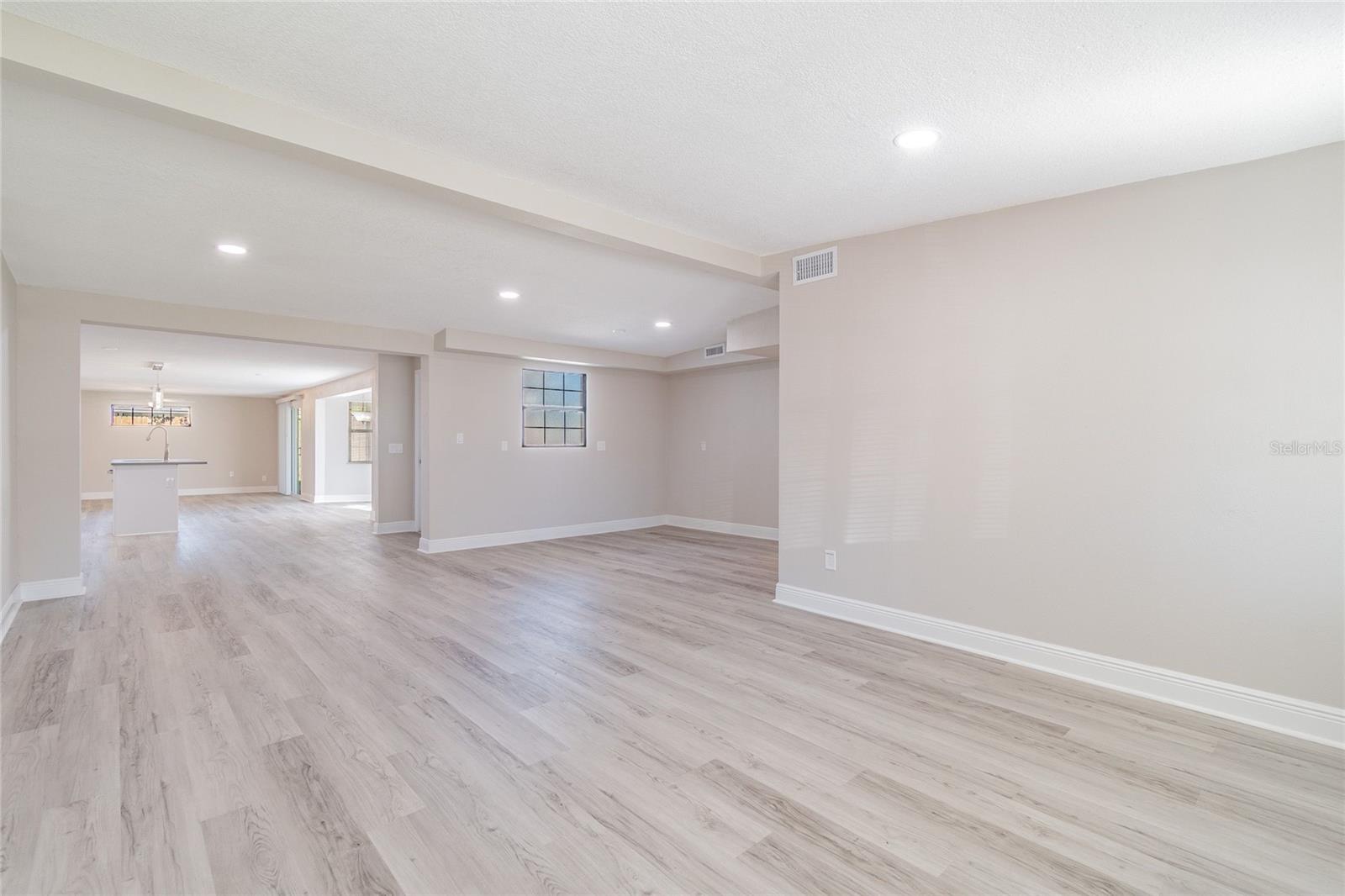 Image 11 of 40 For 2285 Victory Avenue