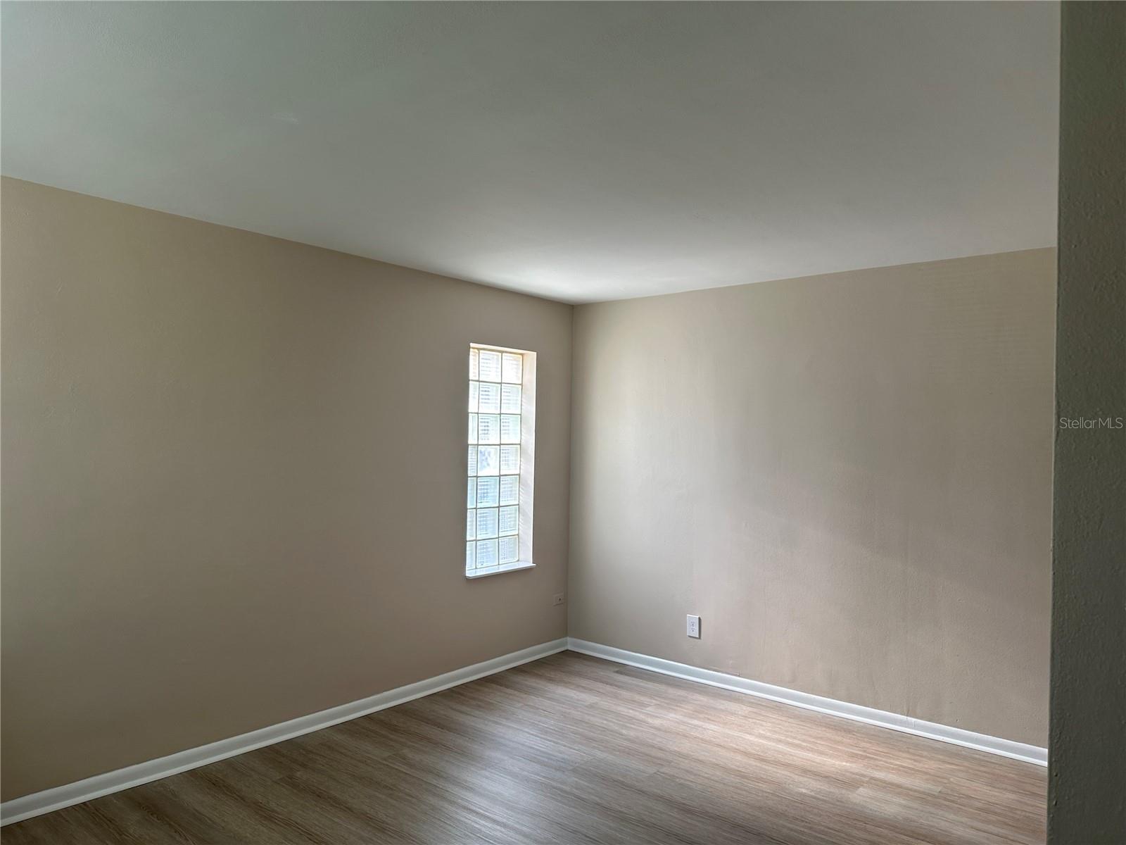 Image 5 of 15 For 334 33rd Avenue N