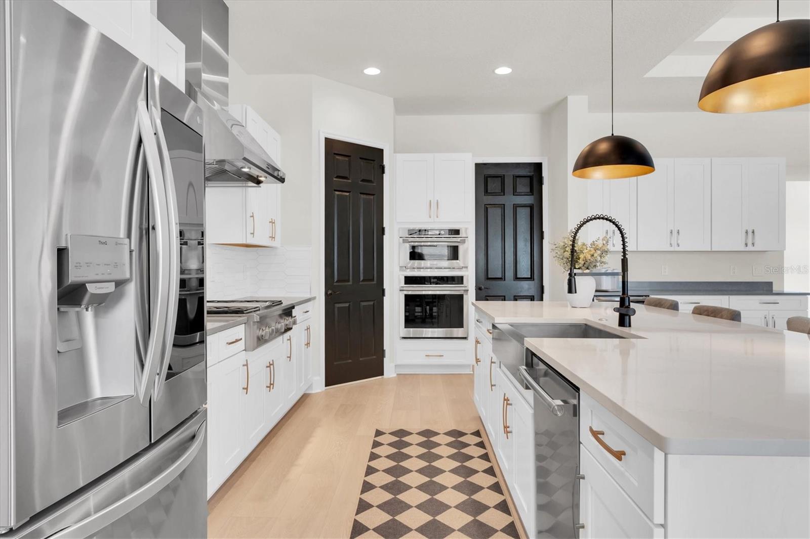 Listing photo id 14 for 3850 Bonfire Drive