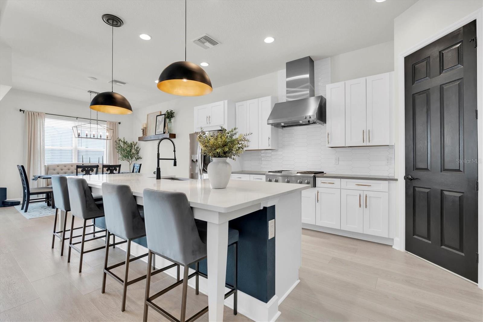Listing photo id 6 for 3850 Bonfire Drive