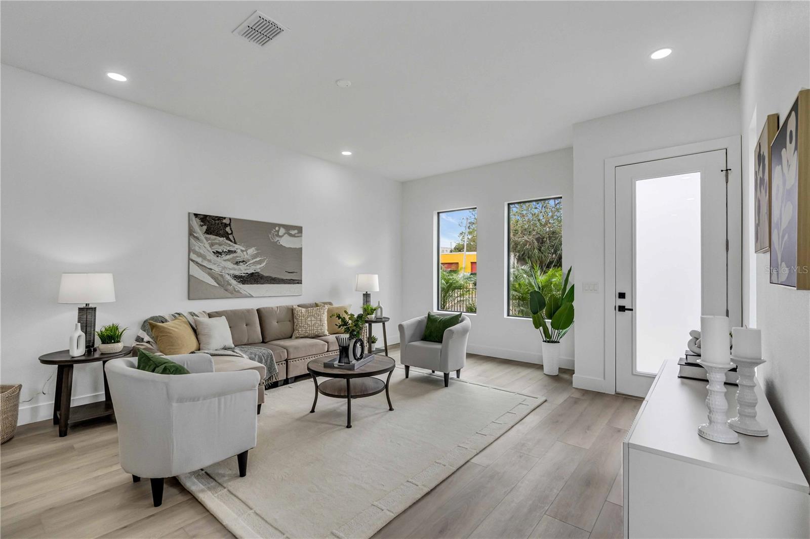 Image 3 of 23 For 1625 9th Avenue N