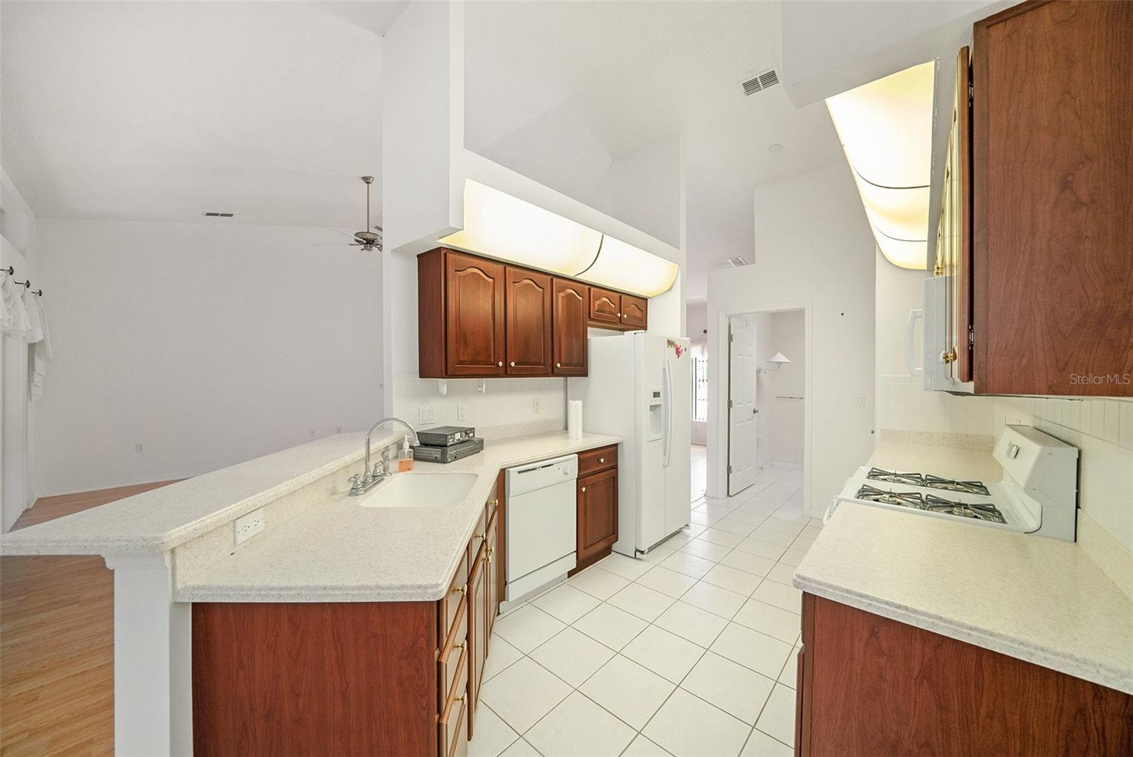 Image 6 of 23 For 13819 Stoneridge Drive