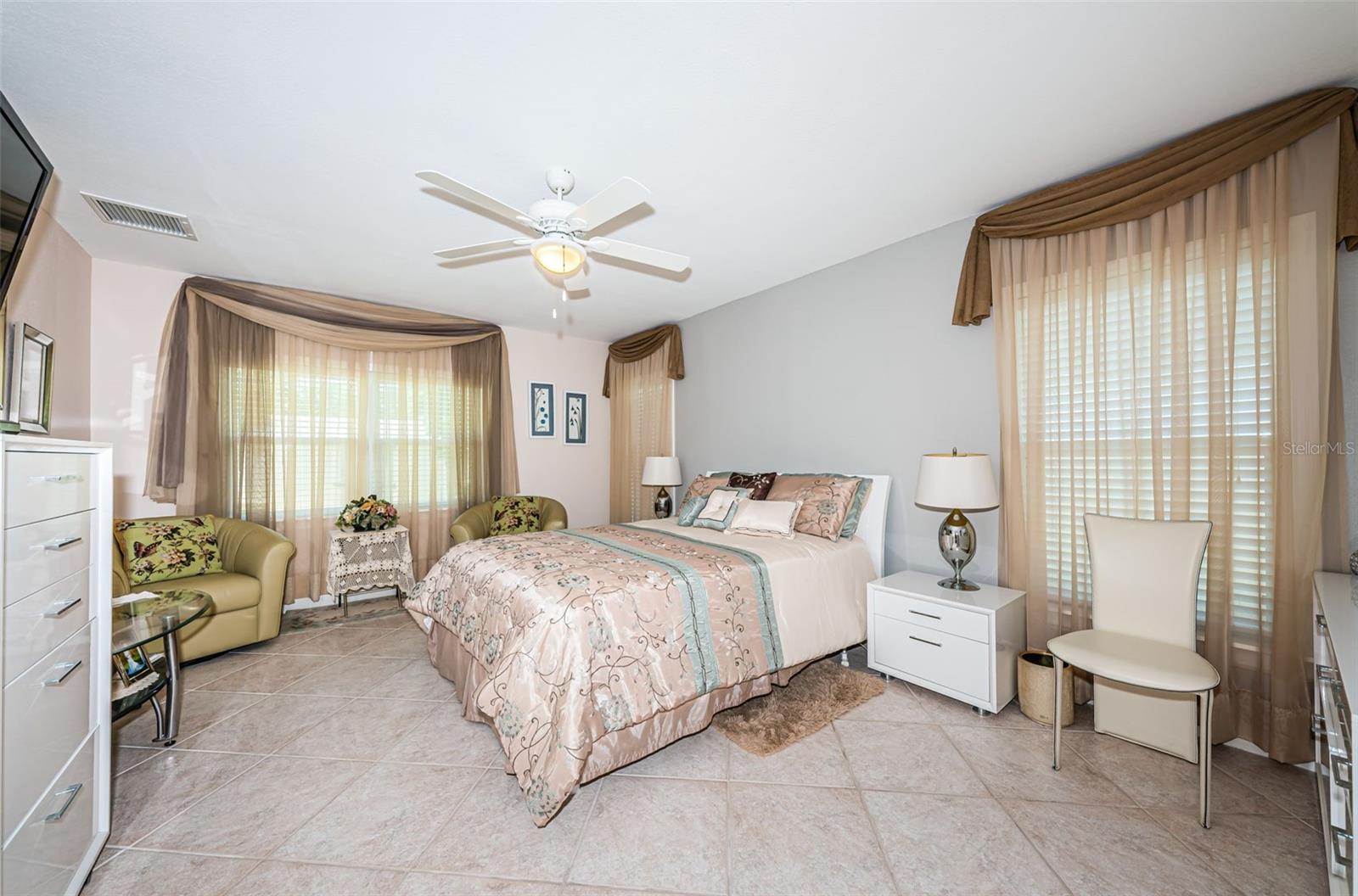 Image 11 of 37 For 5785 15th Avenue N