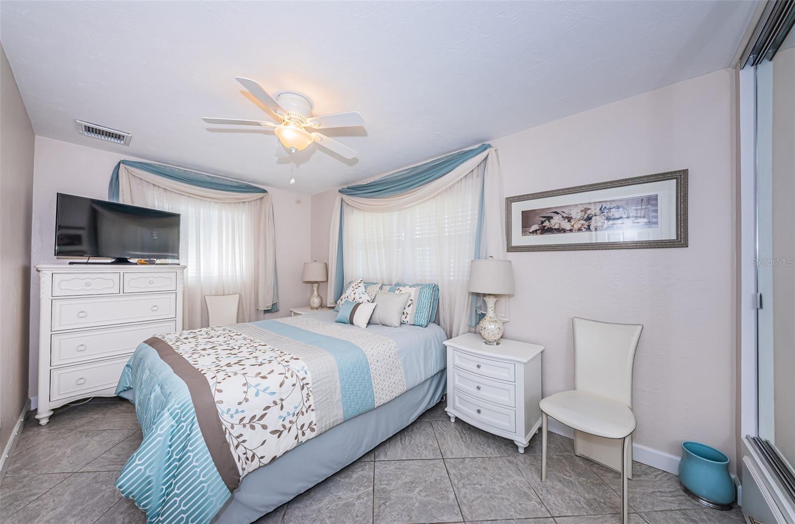 Image 16 of 37 For 5785 15th Avenue N