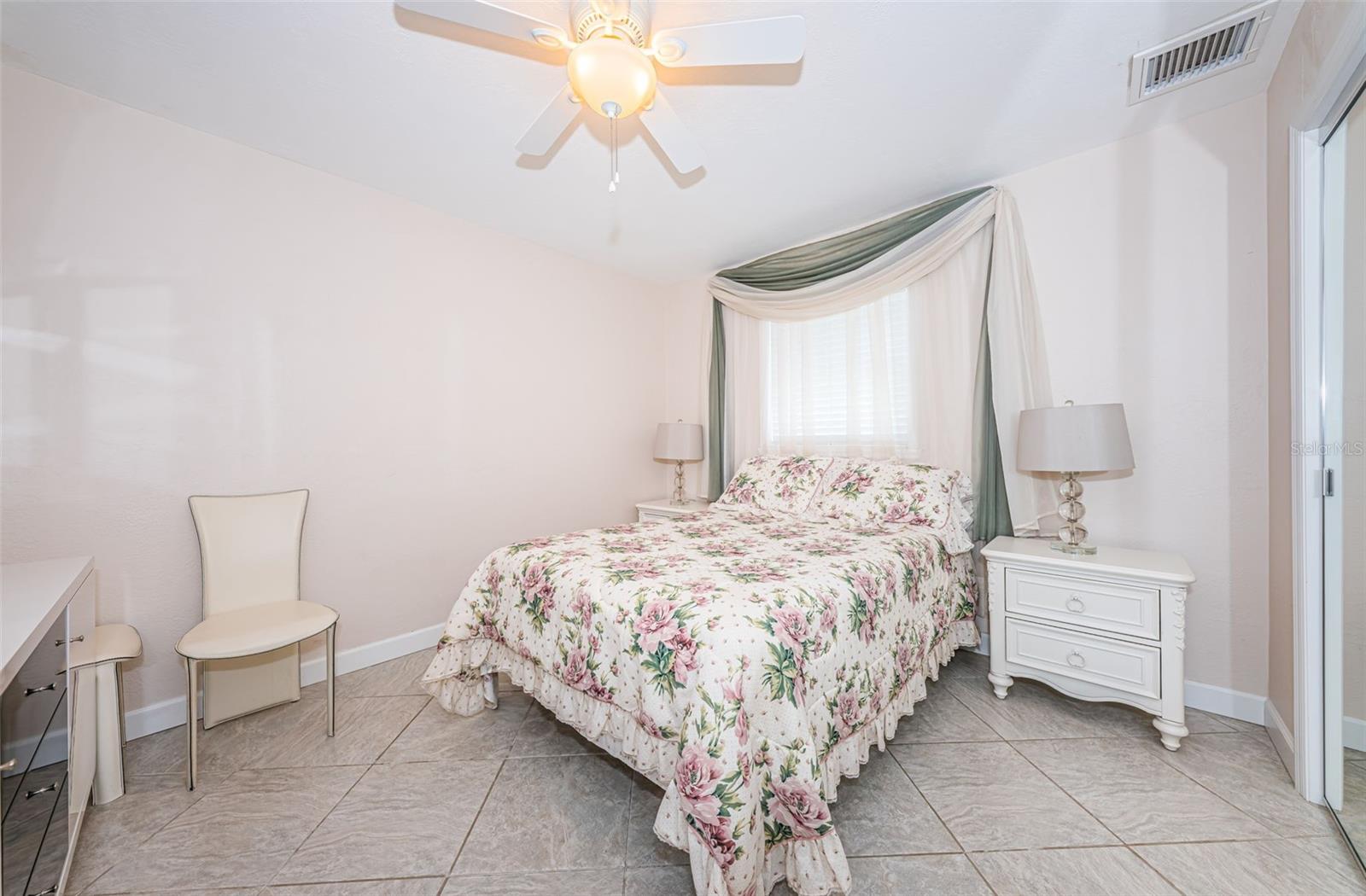 Image 18 of 37 For 5785 15th Avenue N