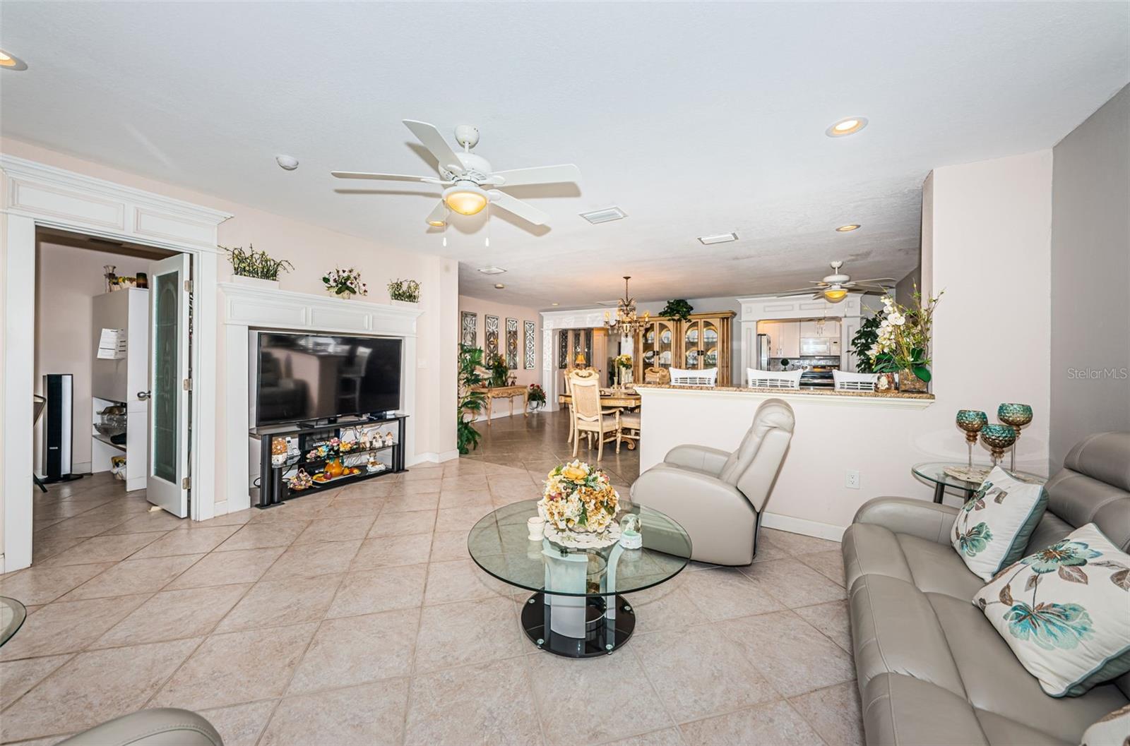 Image 26 of 37 For 5785 15th Avenue N