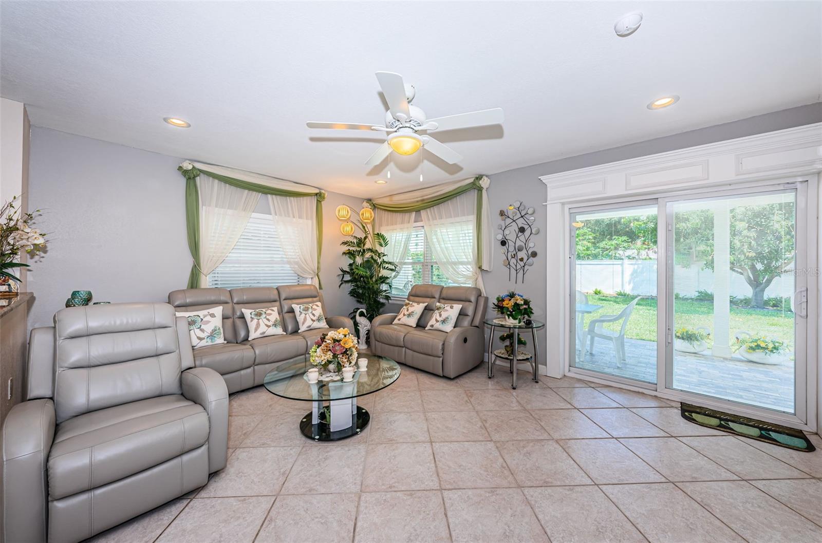 Image 9 of 37 For 5785 15th Avenue N