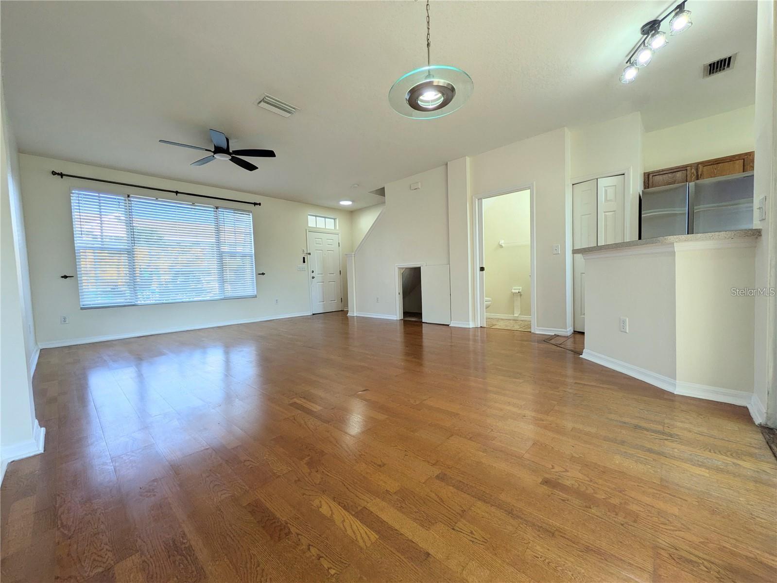 Image 9 of 21 For 12287 Country White Circle