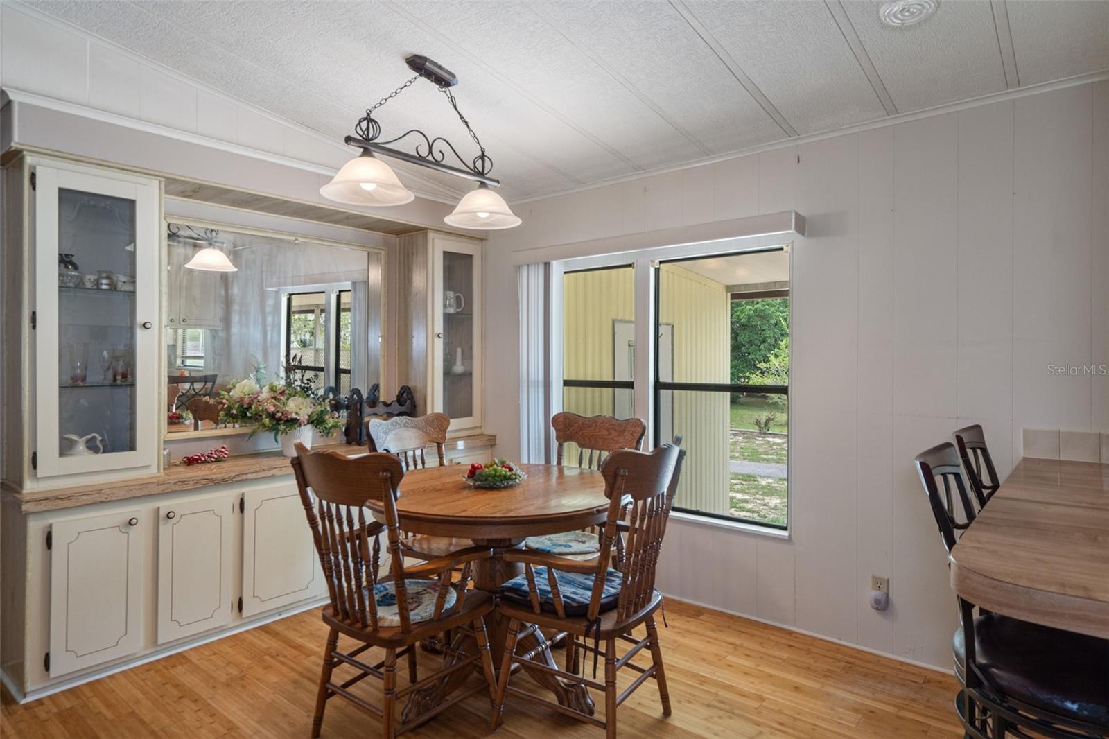 Listing photo id 8 for 12306 Club House Road