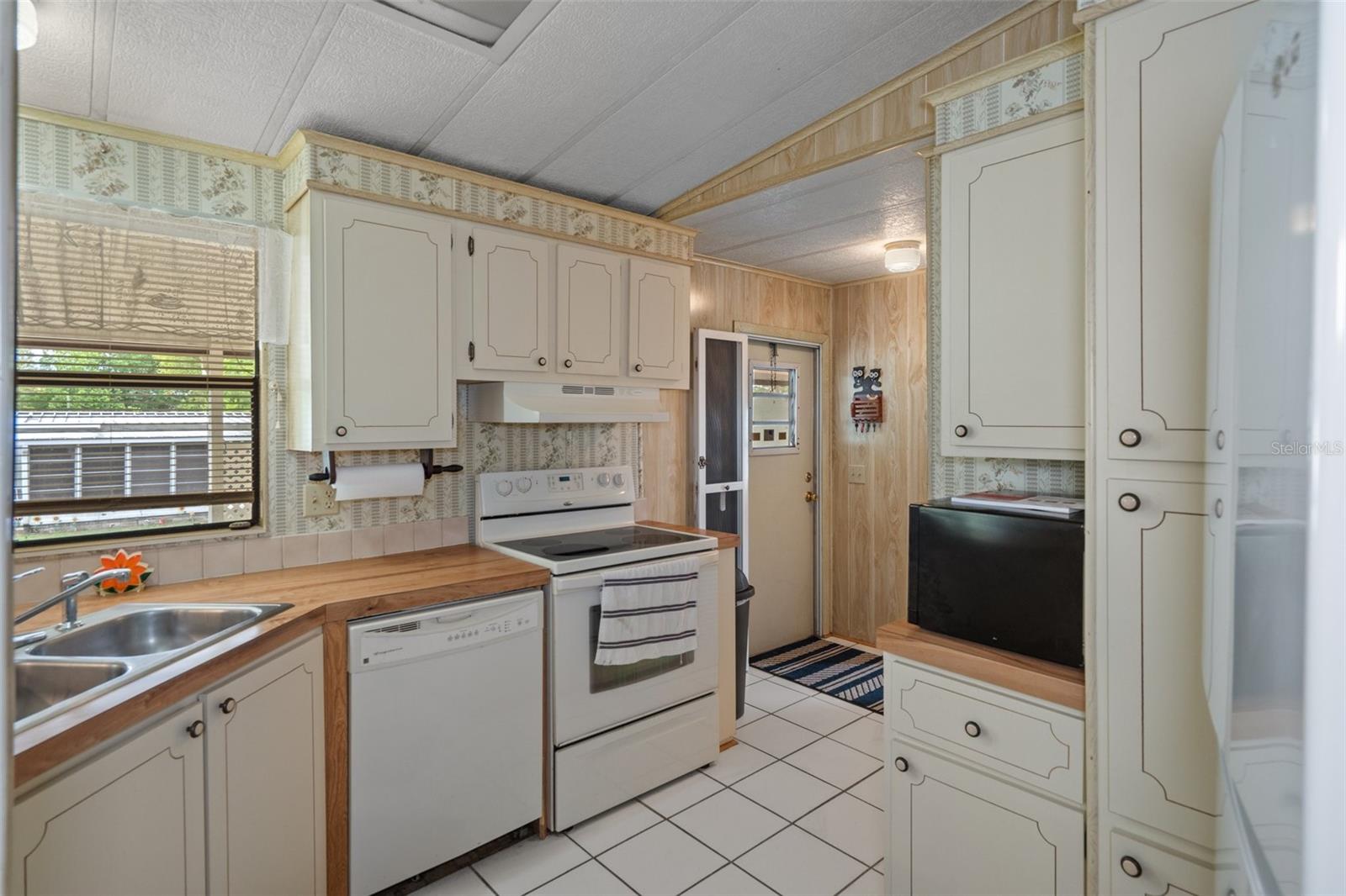 Listing photo id 11 for 12306 Club House Road