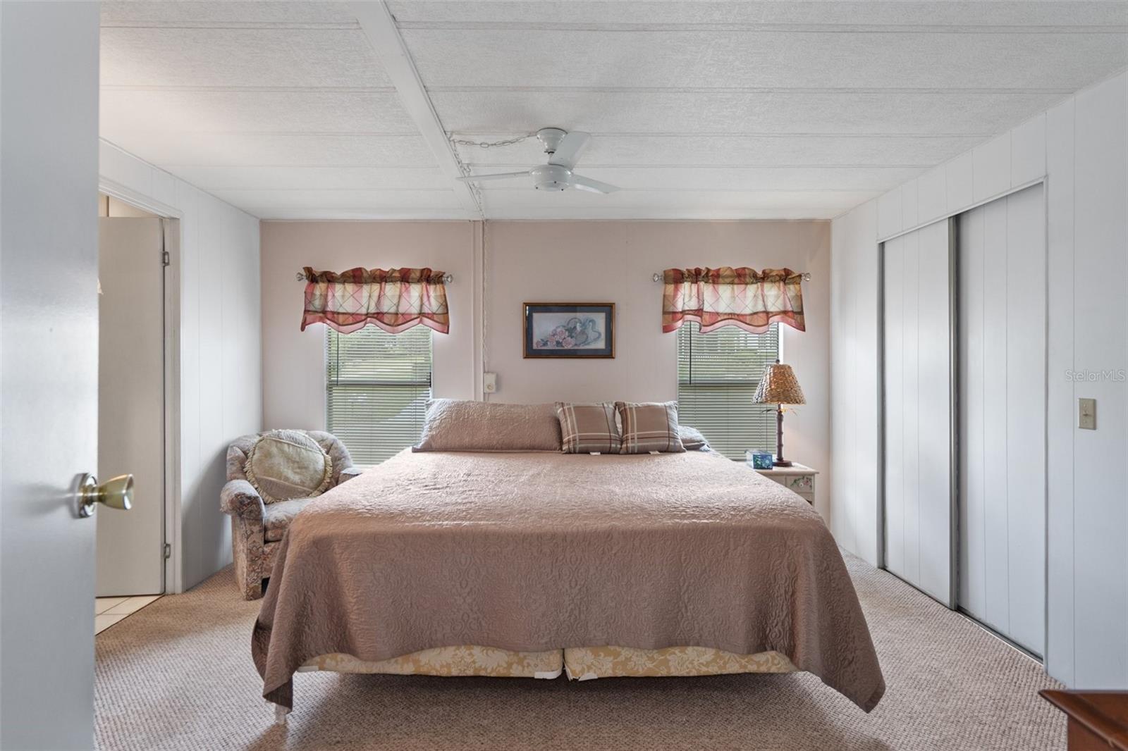 Listing photo id 15 for 12306 Club House Road