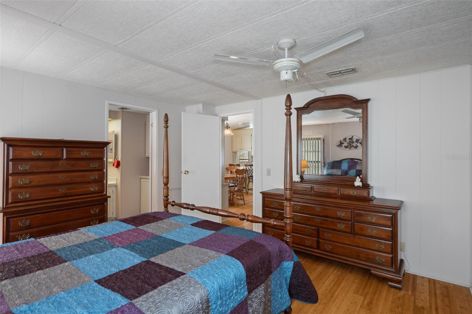 Listing photo id 24 for 12306 Club House Road