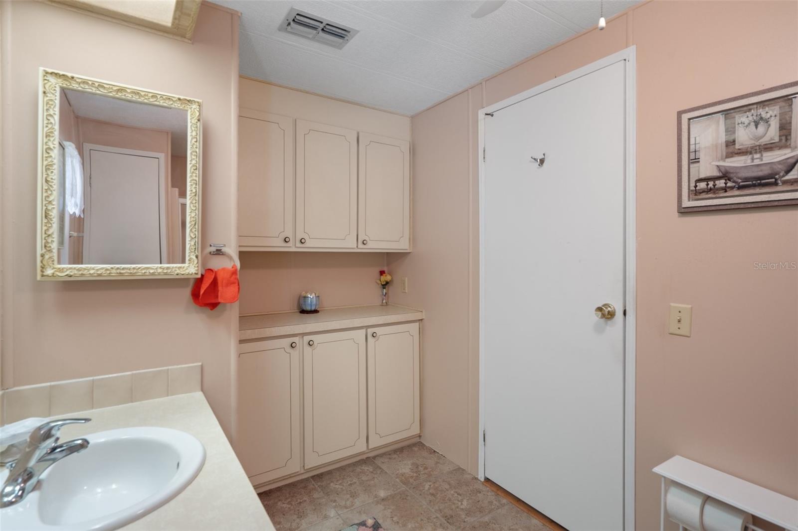 Listing photo id 26 for 12306 Club House Road