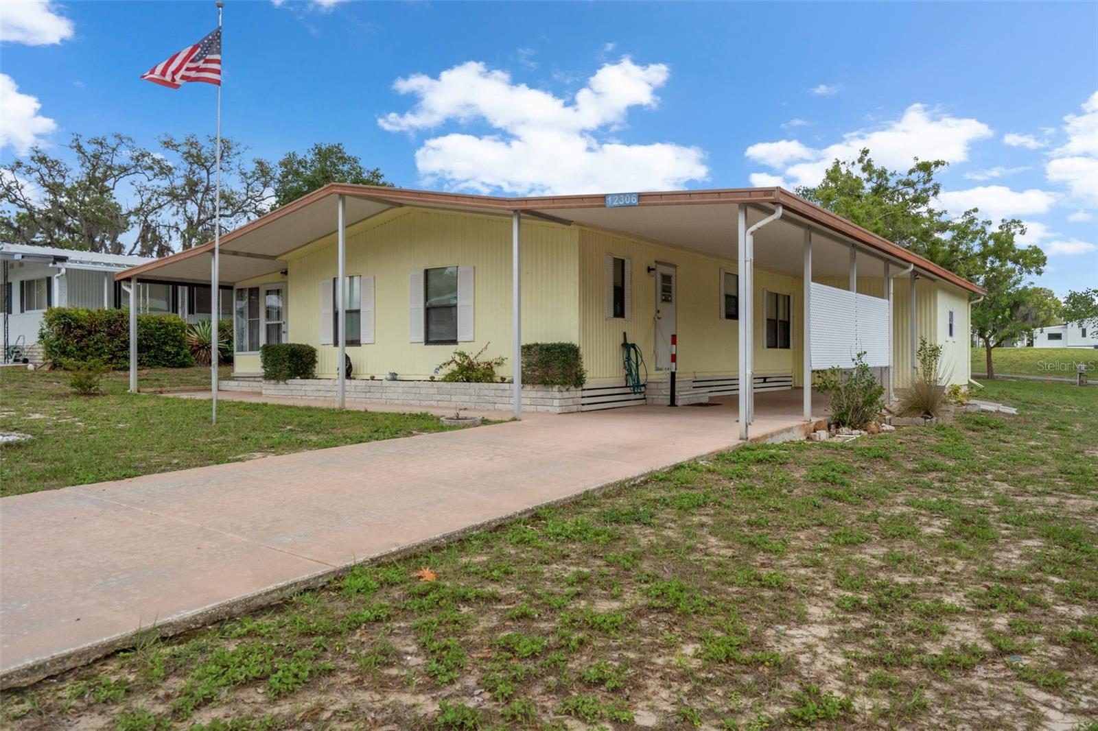 Listing photo id 1 for 12306 Club House Road