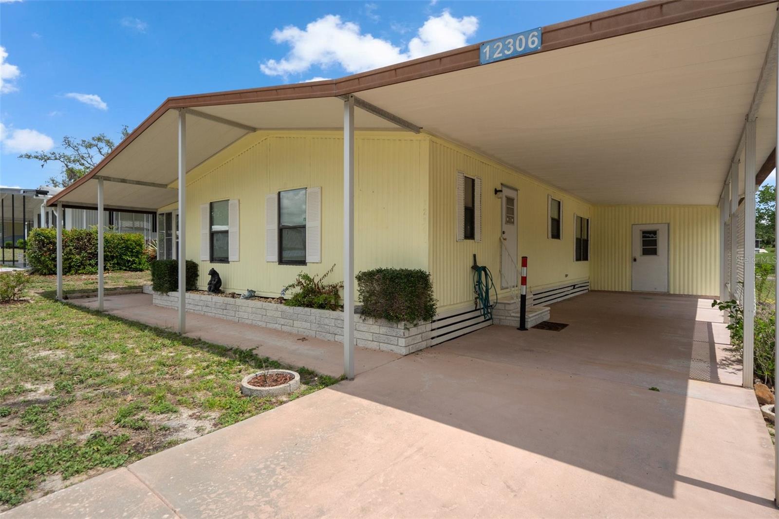 Listing photo id 2 for 12306 Club House Road