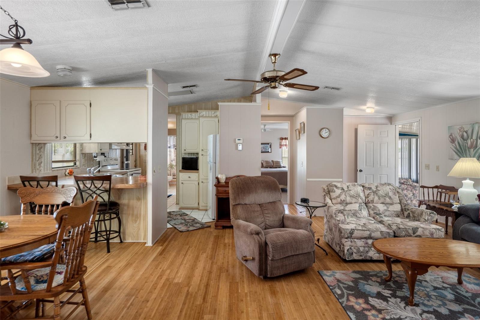 Listing photo id 4 for 12306 Club House Road