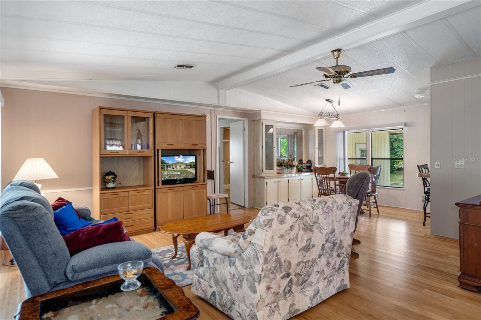 Listing photo id 7 for 12306 Club House Road