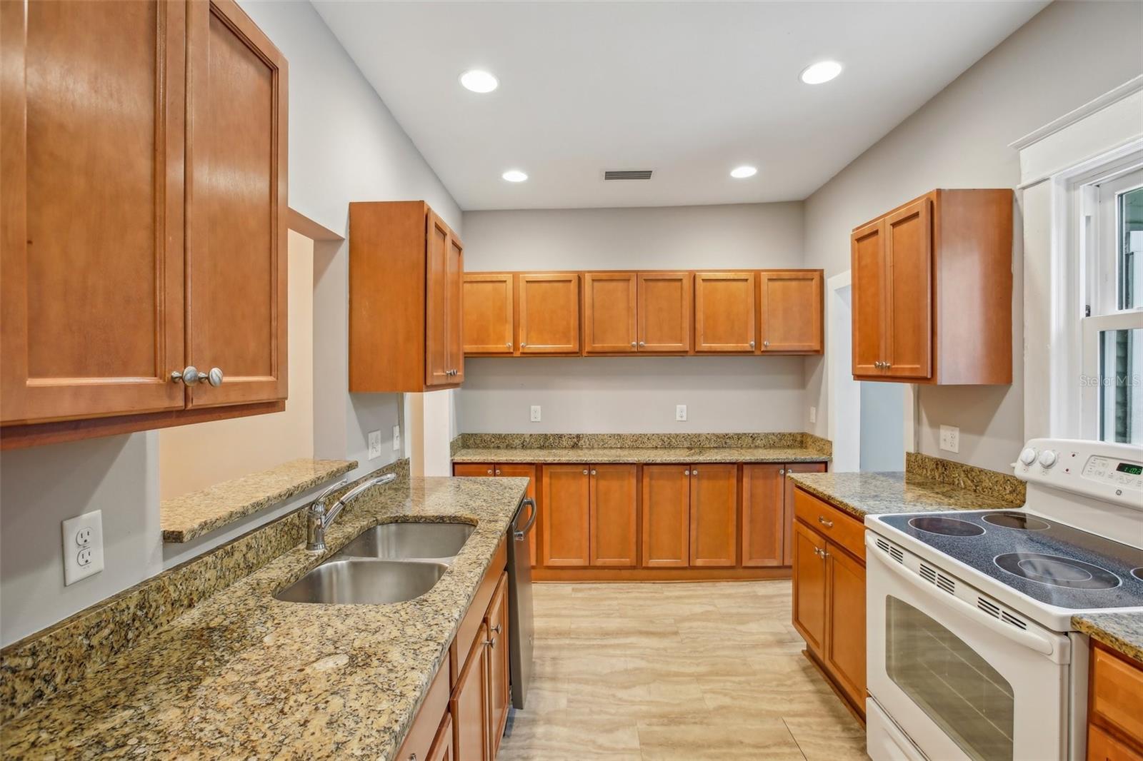 Image 12 of 37 For 6006 Highland Avenue