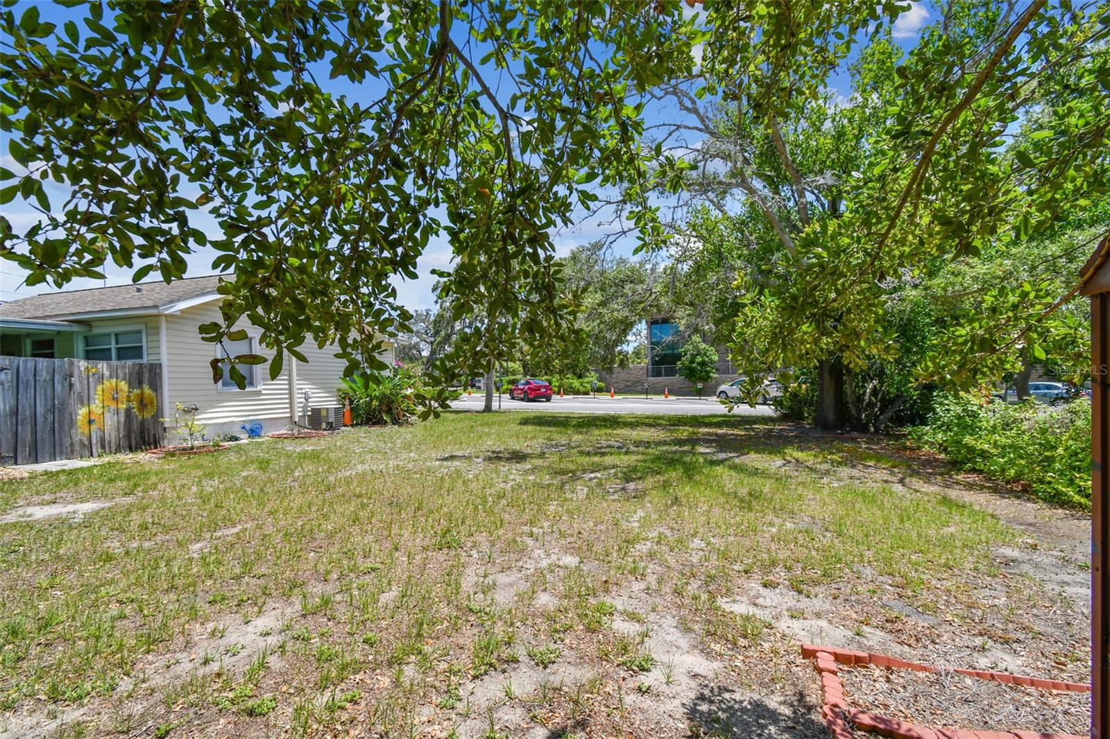 Image 11 of 71 For 556 Virginia Street