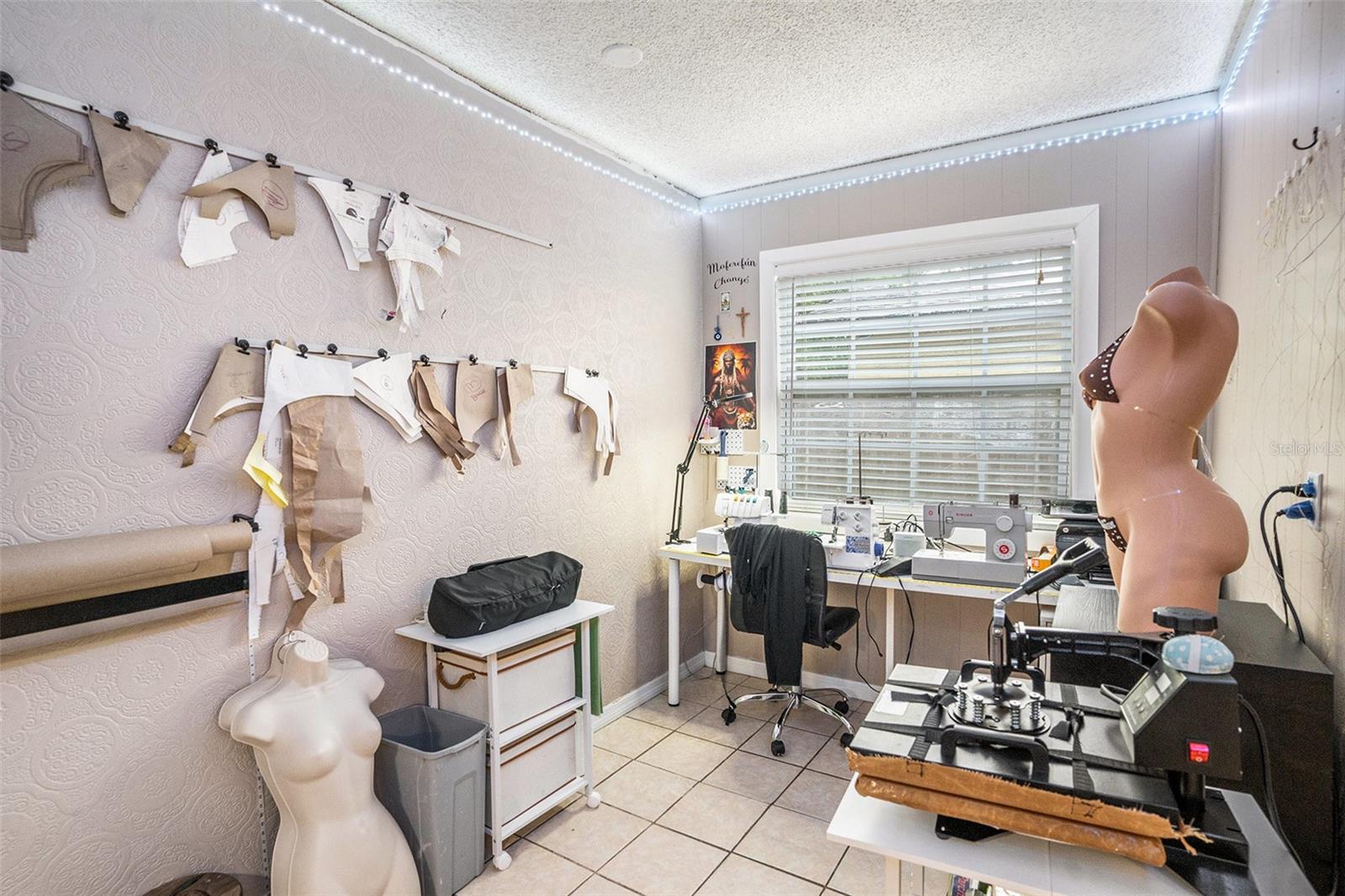Listing photo id 8 for 1525 Comanche Avenue
