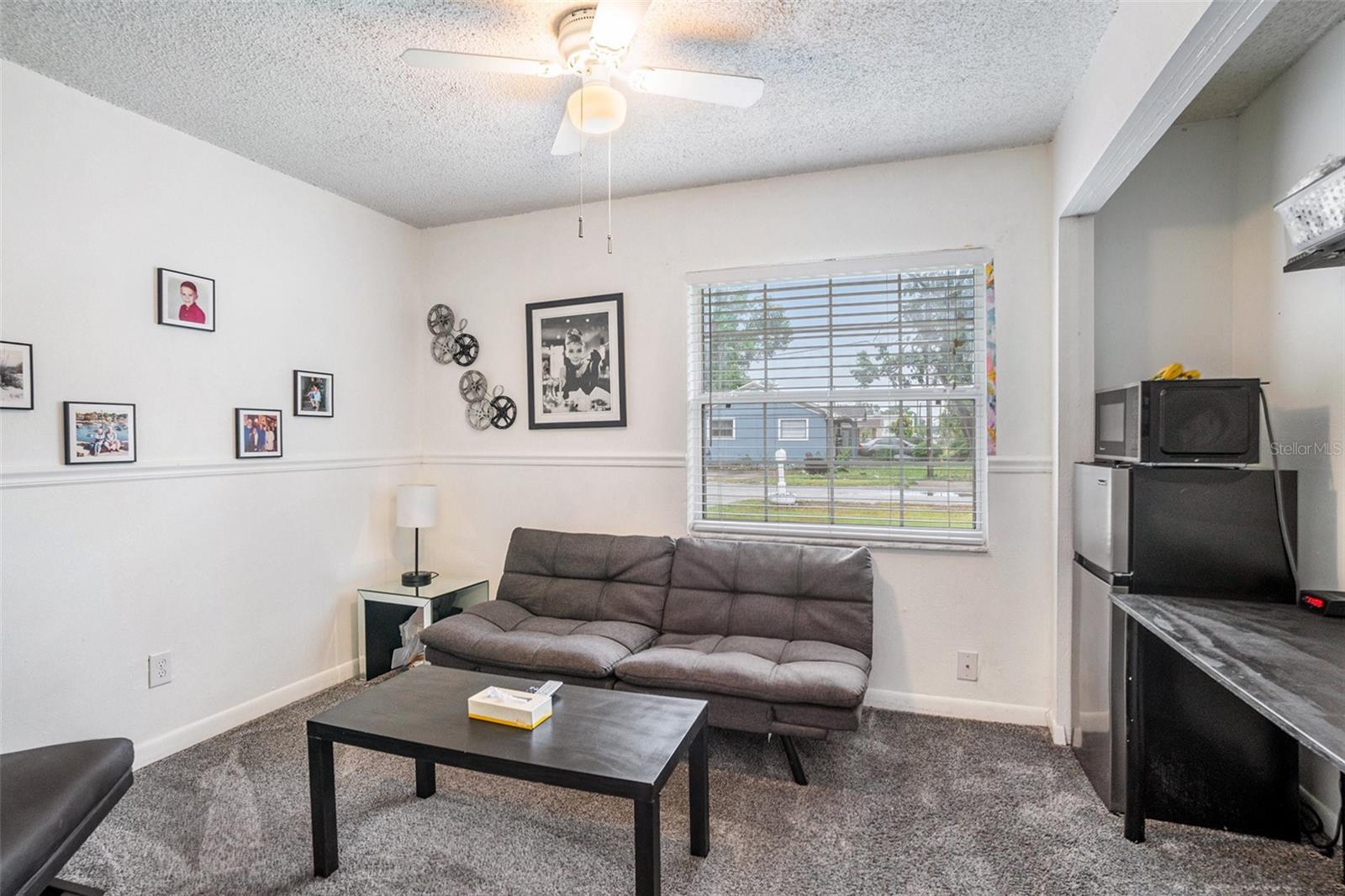 Listing photo id 10 for 1525 Comanche Avenue