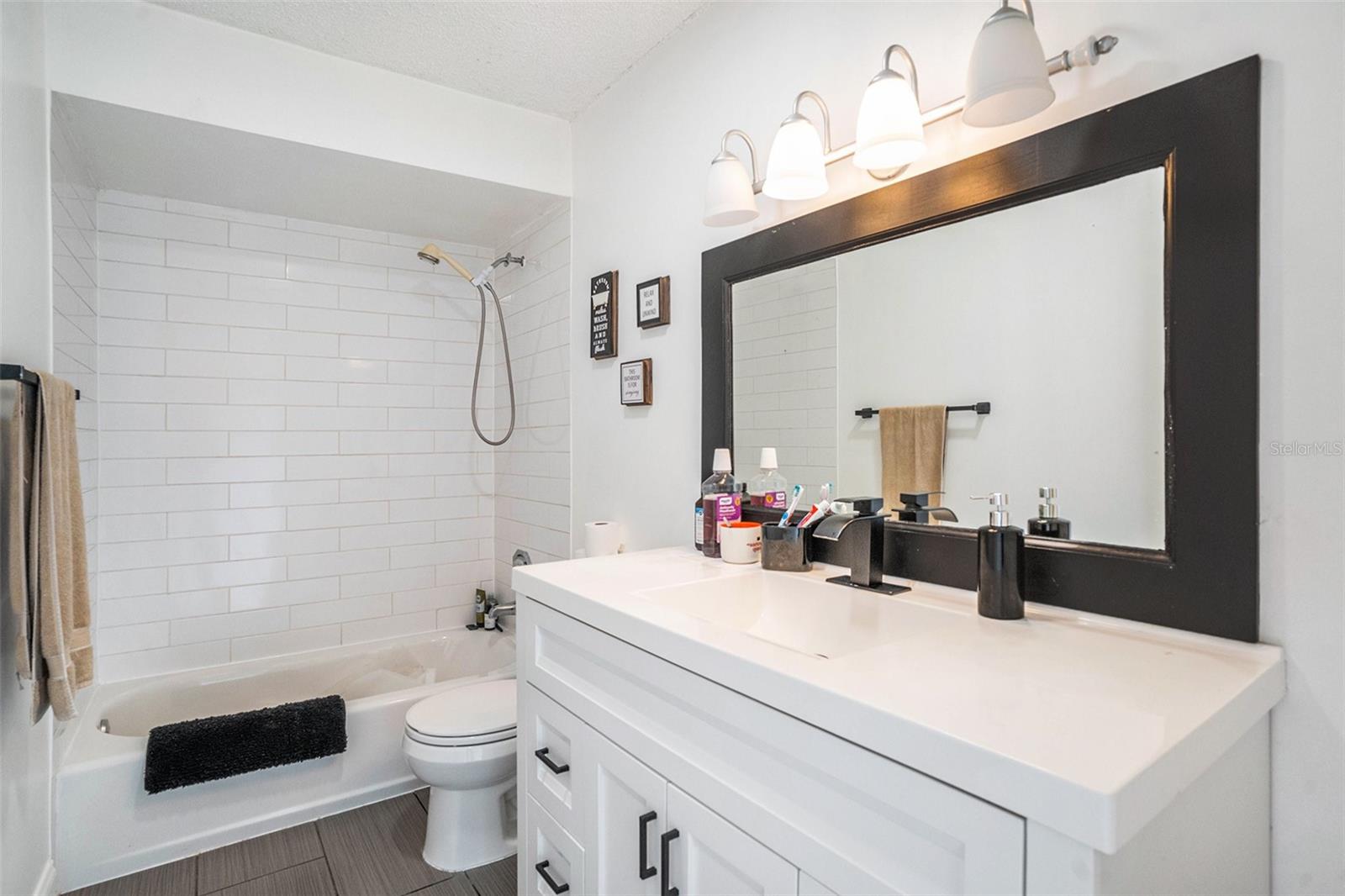Listing photo id 13 for 1525 Comanche Avenue