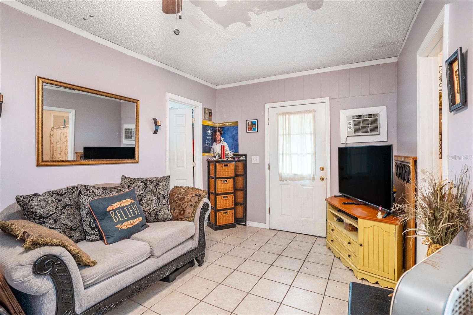 Listing photo id 15 for 1525 Comanche Avenue