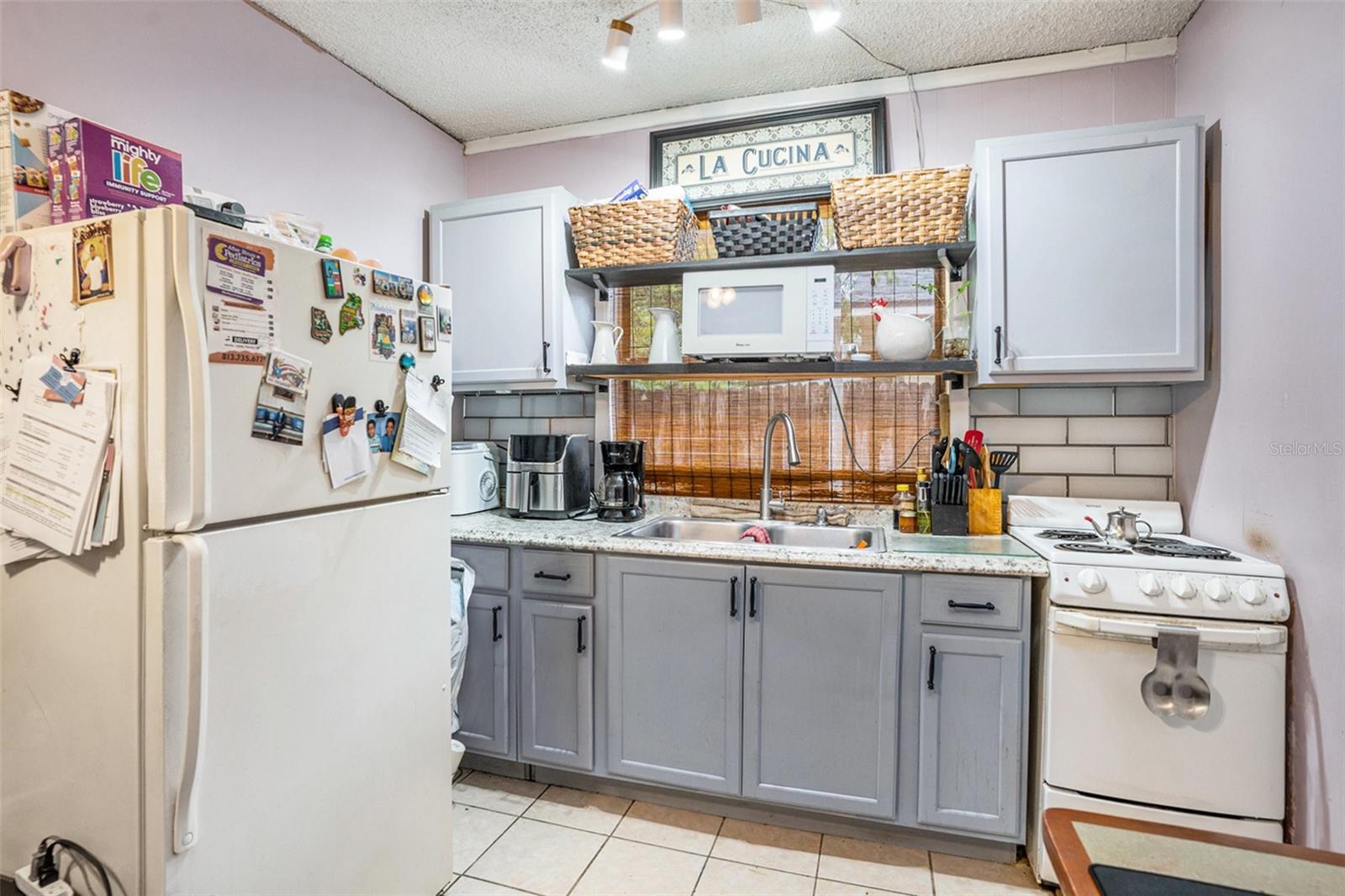 Listing photo id 16 for 1525 Comanche Avenue