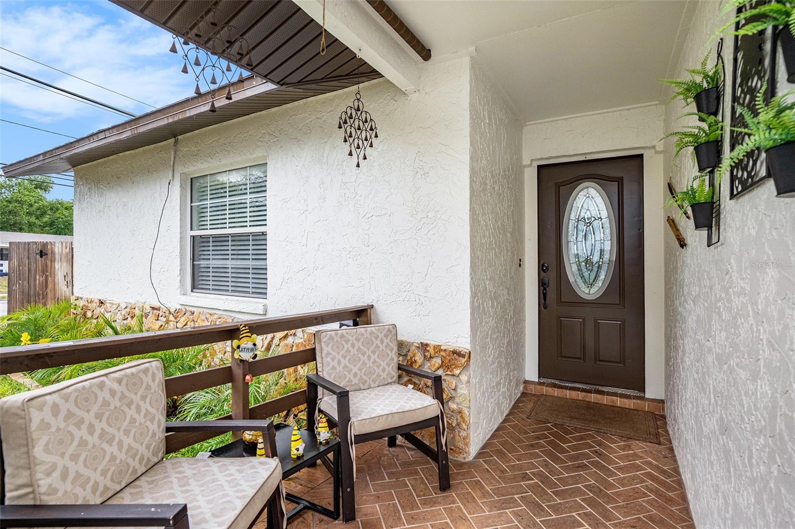 Listing photo id 0 for 1525 Comanche Avenue