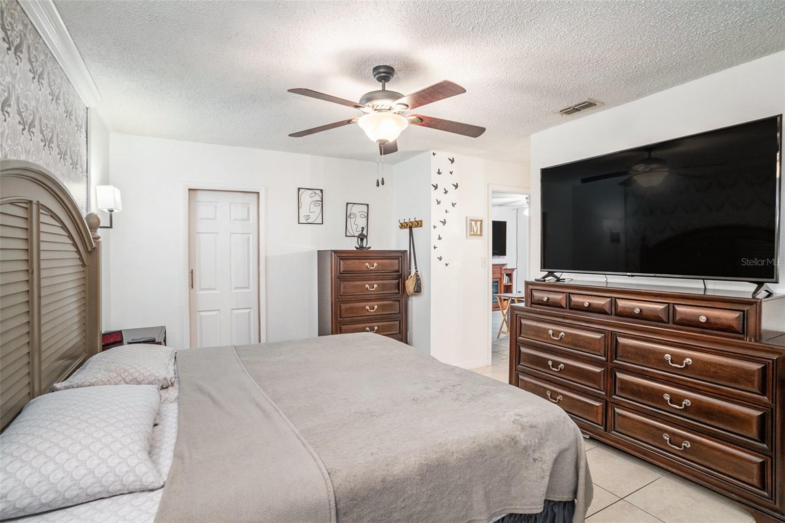 Listing photo id 5 for 1525 Comanche Avenue