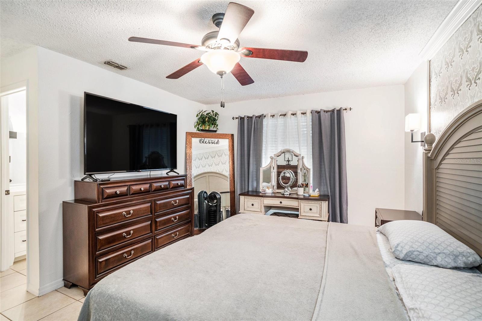 Listing photo id 6 for 1525 Comanche Avenue