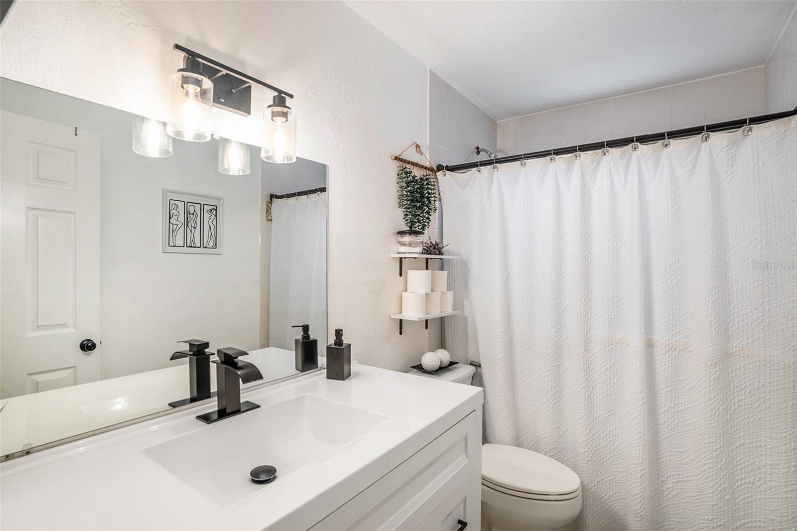 Listing photo id 7 for 1525 Comanche Avenue
