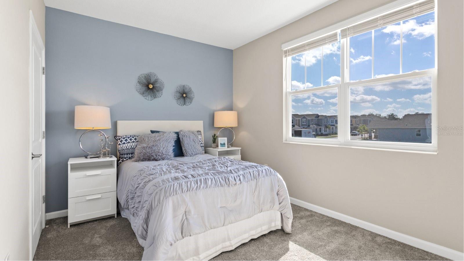 Image 13 of 19 For 734 Honeyrock Street
