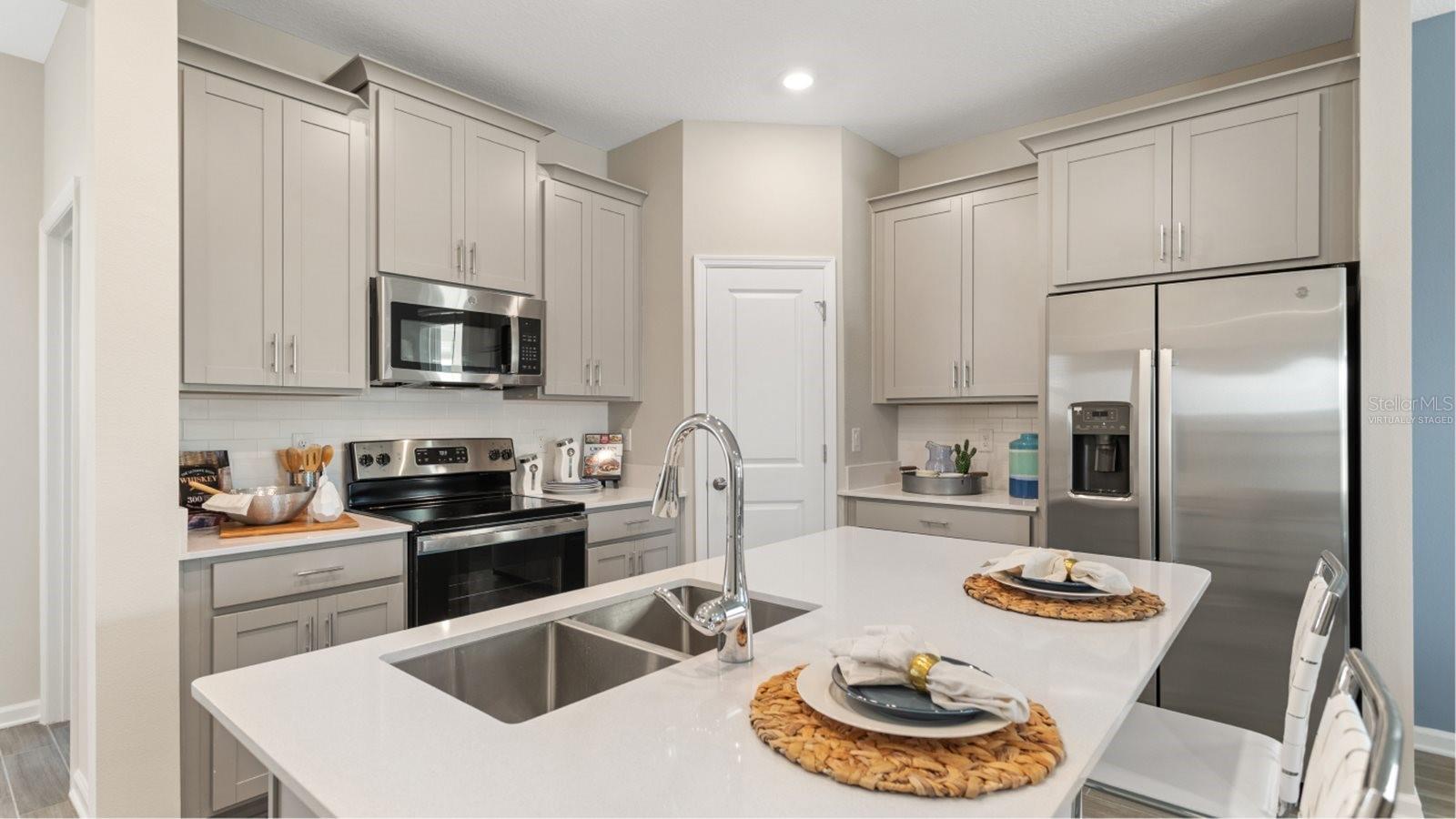 Image 3 of 19 For 734 Honeyrock Street