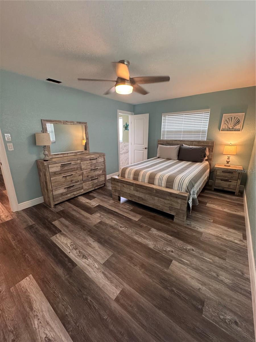 Image 21 of 24 For 11889 Walker Avenue