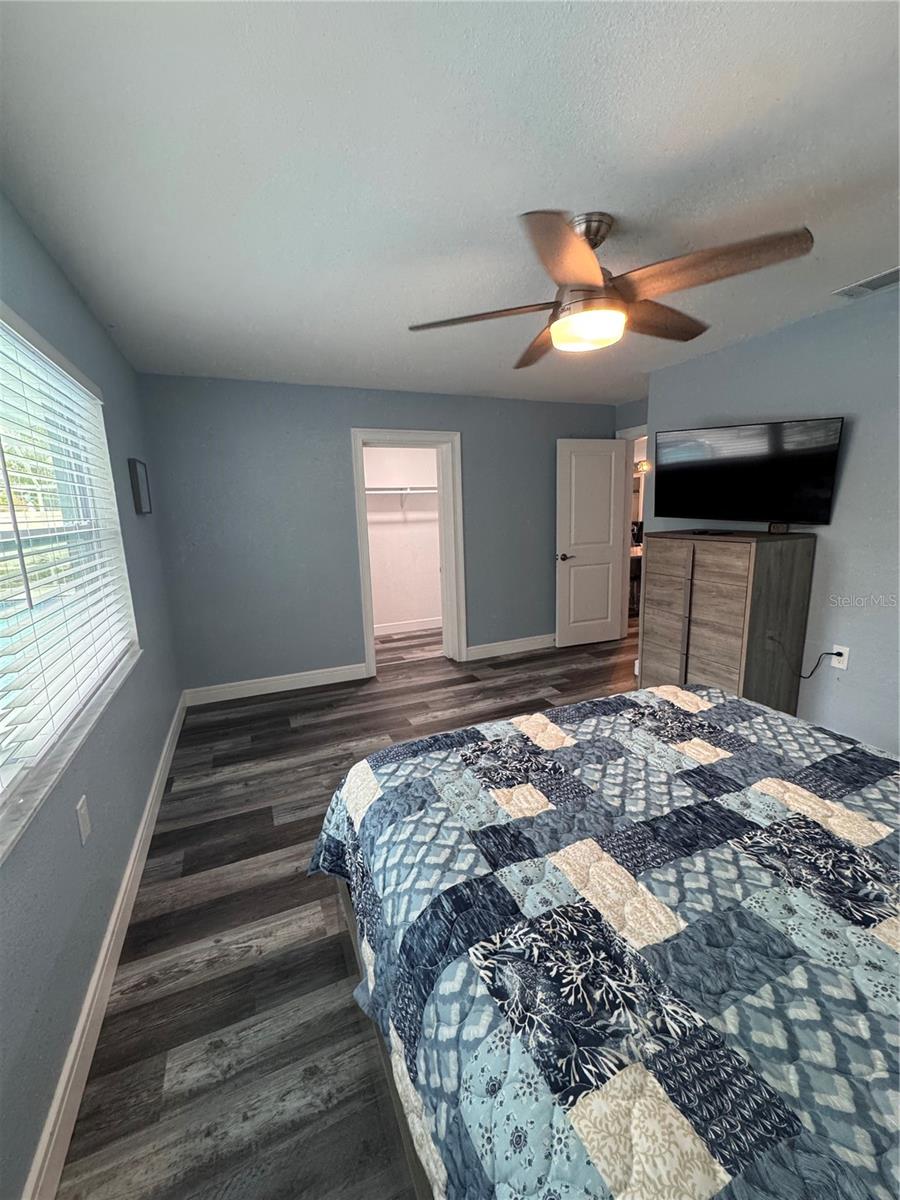 Image 6 of 24 For 11889 Walker Avenue