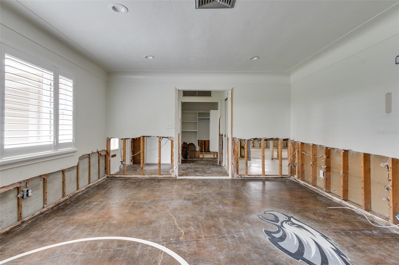 Image 17 of 56 For 2017 Iowa Avenue Ne