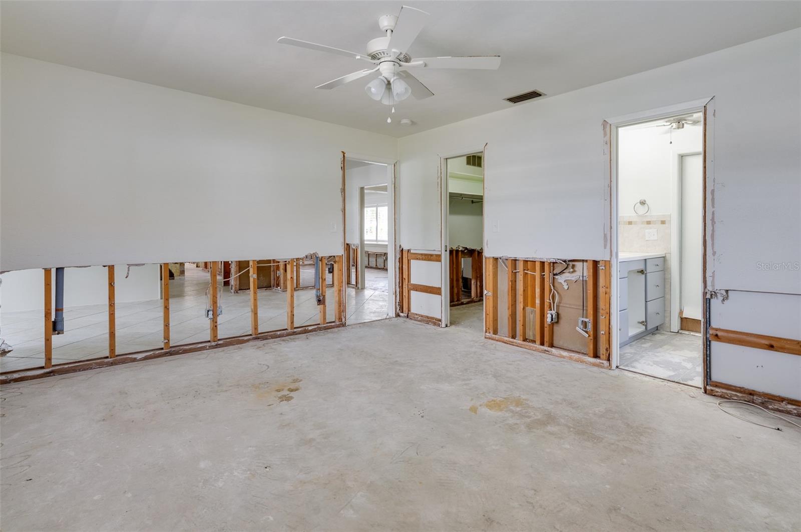 Image 31 of 56 For 2017 Iowa Avenue Ne