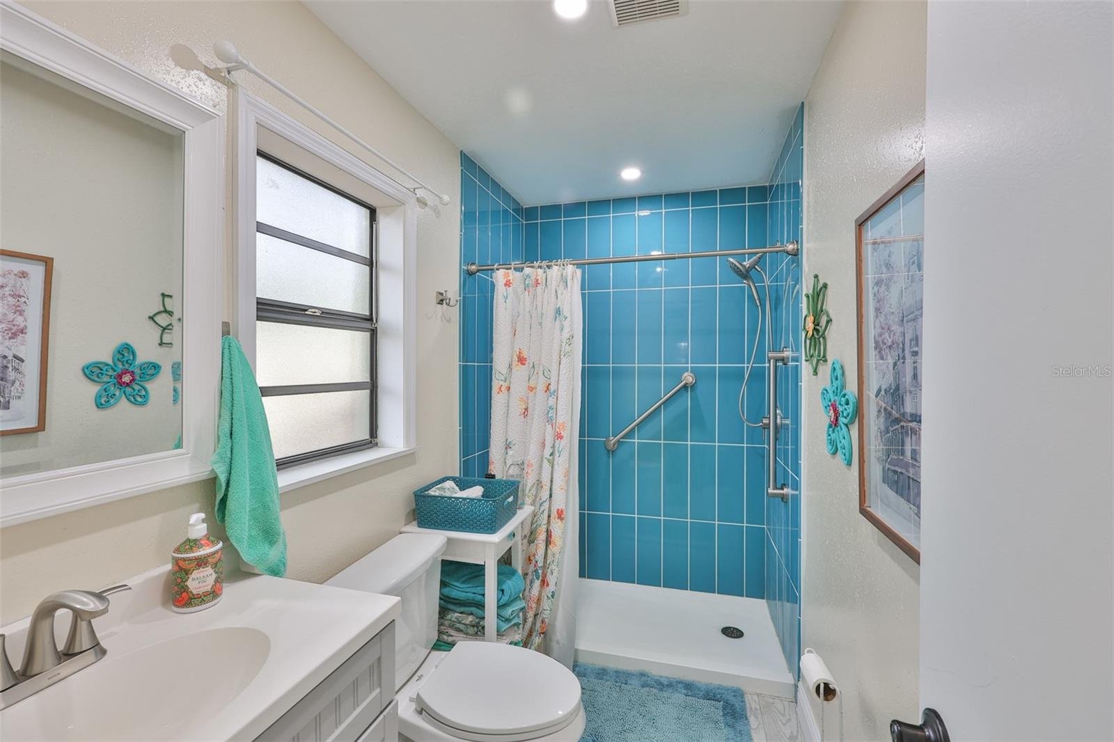 Image 11 of 17 For 22115 Laver Lane