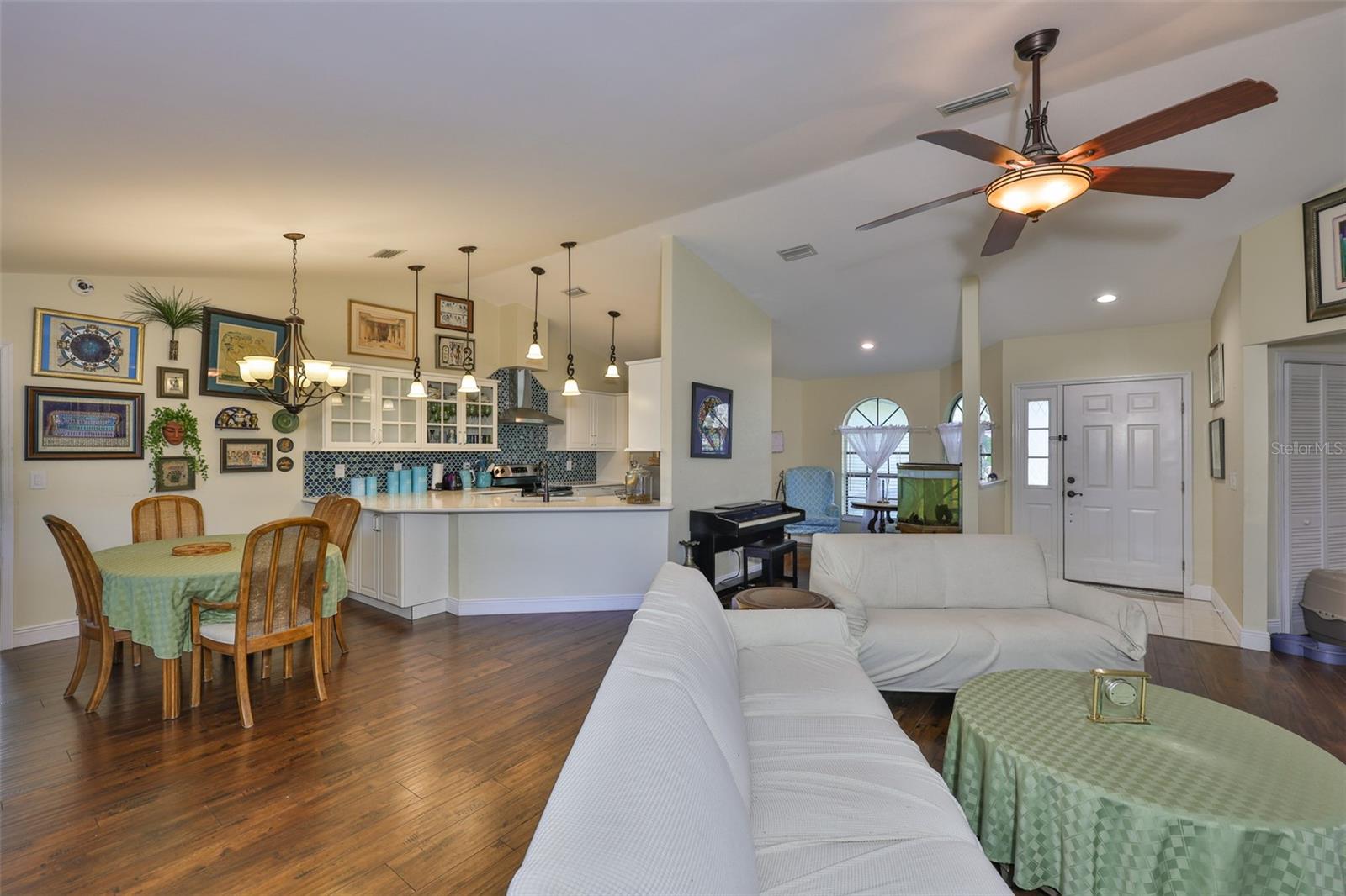 Image 6 of 17 For 22115 Laver Lane